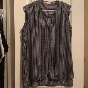 Black and white blouse size 1X